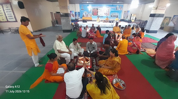 पंच कुंडीय गायत्री महायज्ञ संपन्न: अच्छी बारिश और आरोग्यता के लिए पत्रकारों ने दीं आहुतियां